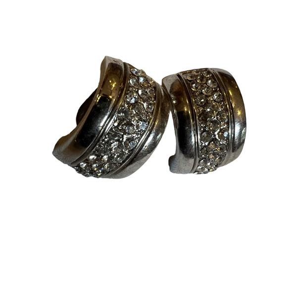 Vintage Clip On Earrings - Picture 1 of 4